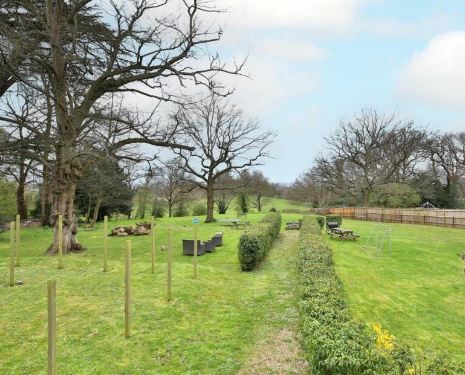 The Ridgeway, Mill Hill